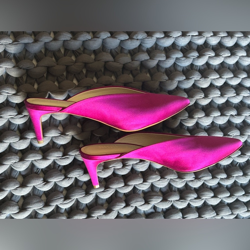 NWT - Barney’s New York magenta pink satin mule heels, made in Italy